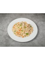 114. Пържен ориз с пилешко, грах и моркови 700гр