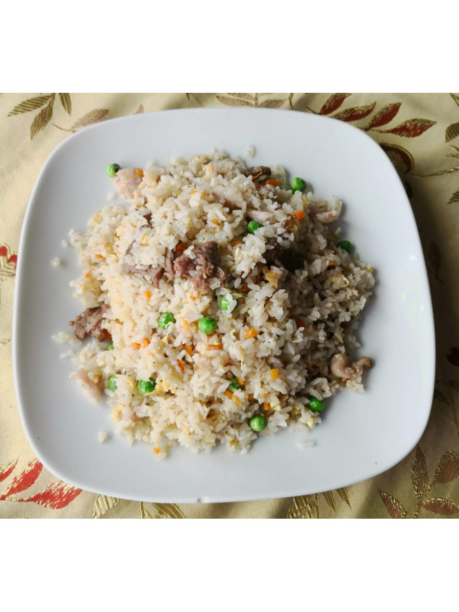 115. Пържен ориз с три вида месо, грах и моркови 700гр