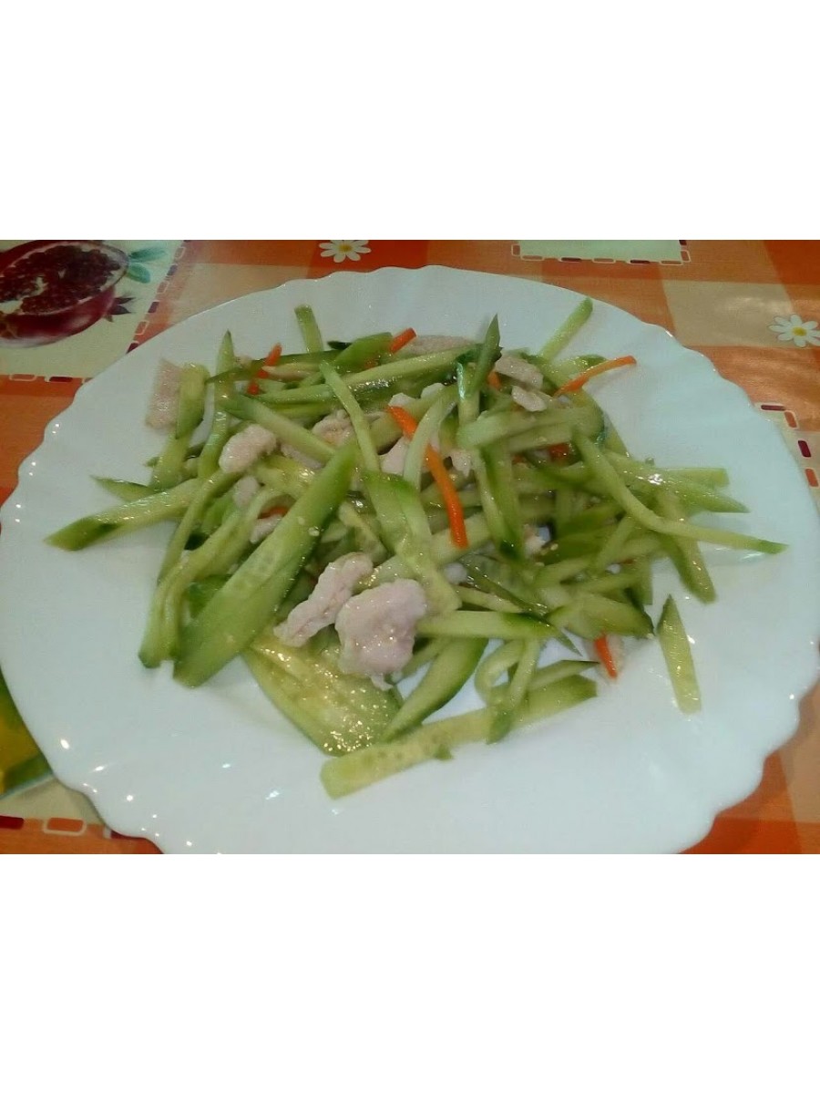 11. Салата от пилешко и краставици 300гр.