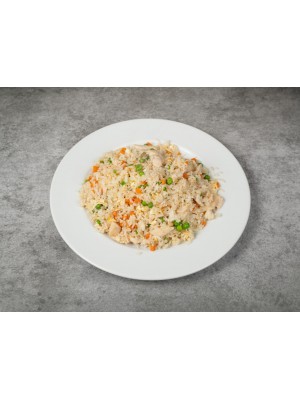 114. Пържен ориз с пилешко, грах и моркови 700гр