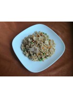 114. Пържен ориз с пилешко, грах и моркови 700гр